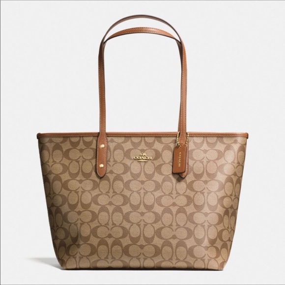 Coach Handbags - 1HR SALE❗️BUNDLE⚡️Coach Signature Tote w/ wristlet